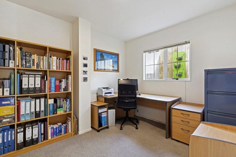 Photo of property in 3/24 Wernham Place, Northcote, Auckland, 0626