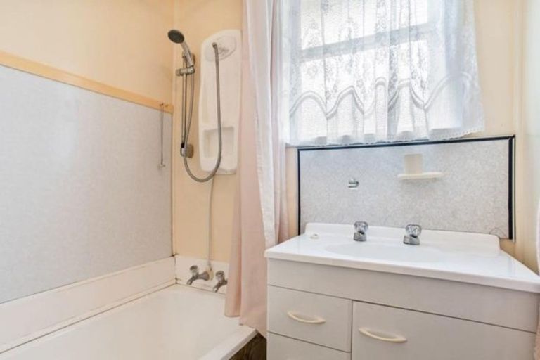 Photo of property in 5 Bowater Place, Manurewa, Auckland, 2102