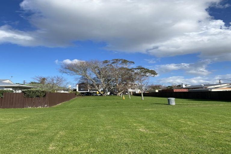 Photo of property in 8/22 Yeovil Road, Te Atatu Peninsula, Auckland, 0610