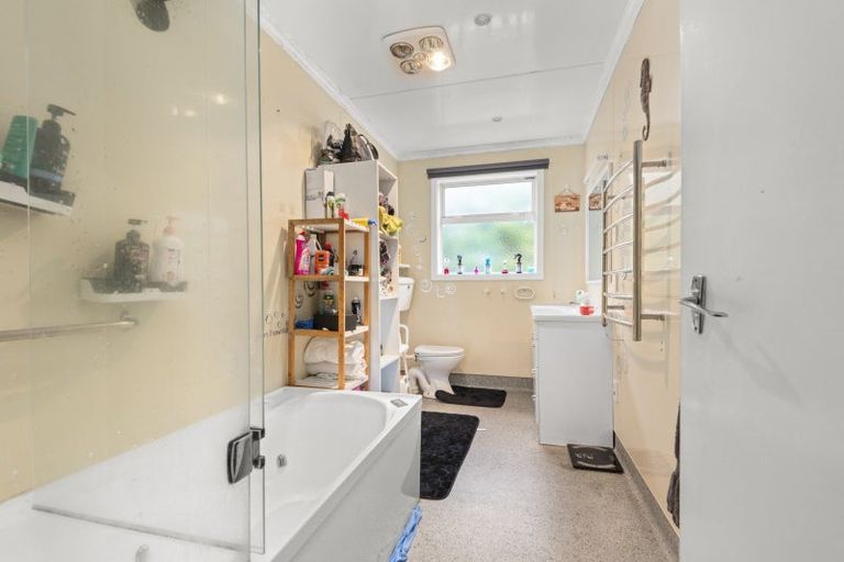 Photo of property in 16 Lyon Street, Marton, 4710