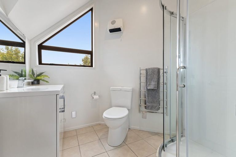 Photo of property in 2 Lantern Lane, Halswell, Christchurch, 8025