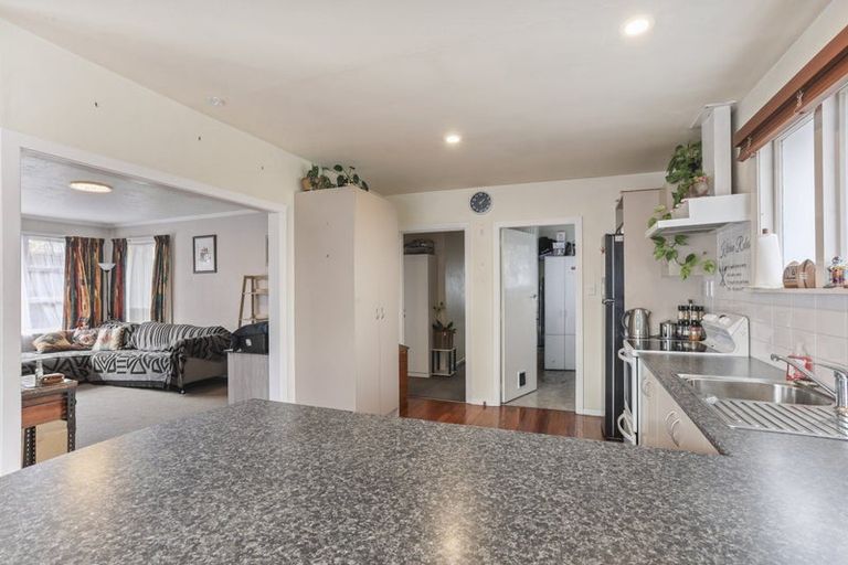 Photo of property in 90 Frensham Crescent, Woolston, Christchurch, 8062