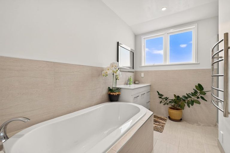 Photo of property in 12 Maude Street, Riverhead, 0820