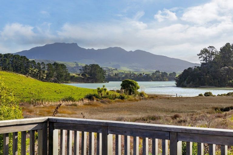 Photo of property in 25 Robertson Street, Raglan, 3225