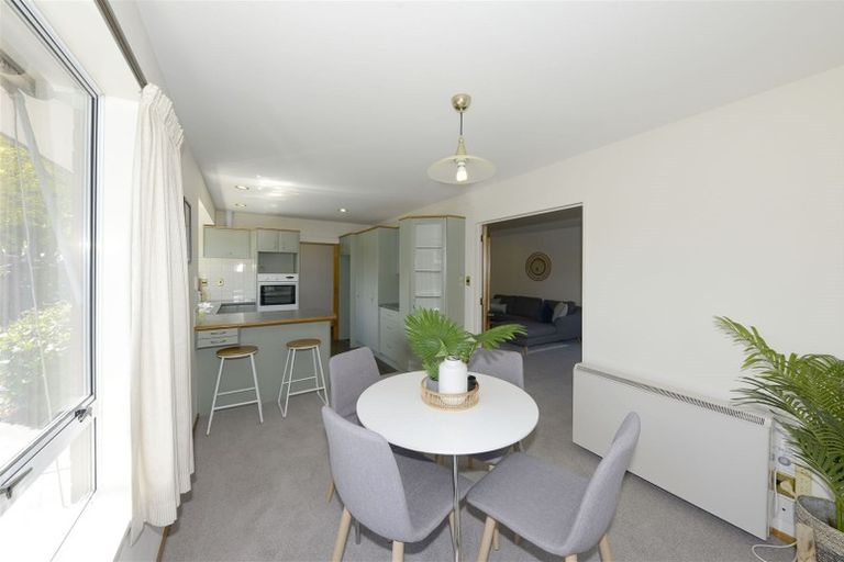 Photo of property in 1/64 Apsley Drive, Avonhead, Christchurch, 8042