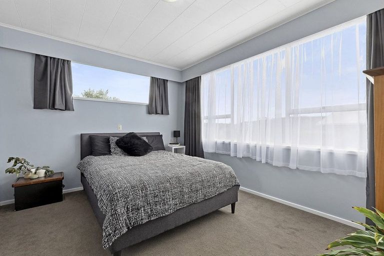 Photo of property in 15 Brora Crescent, Papakowhai, Porirua, 5024