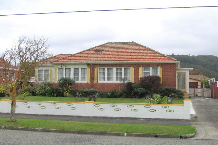 Photo of property in 52 Compton Crescent, Taita, Lower Hutt, 5011
