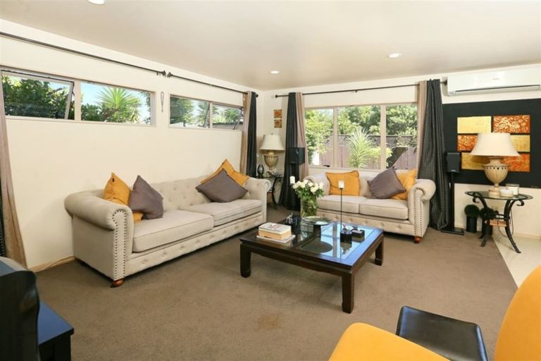 Photo of property in 10a Blacklock Avenue, Henderson, Auckland, 0612