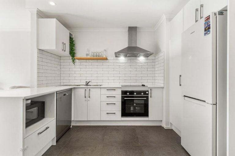 Photo of property in 18 Bellbird Street, Papakura, 2110