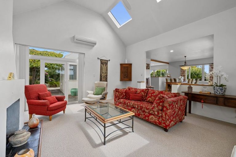 Photo of property in 3 Waiwera Place, Merrilands, New Plymouth, 4312