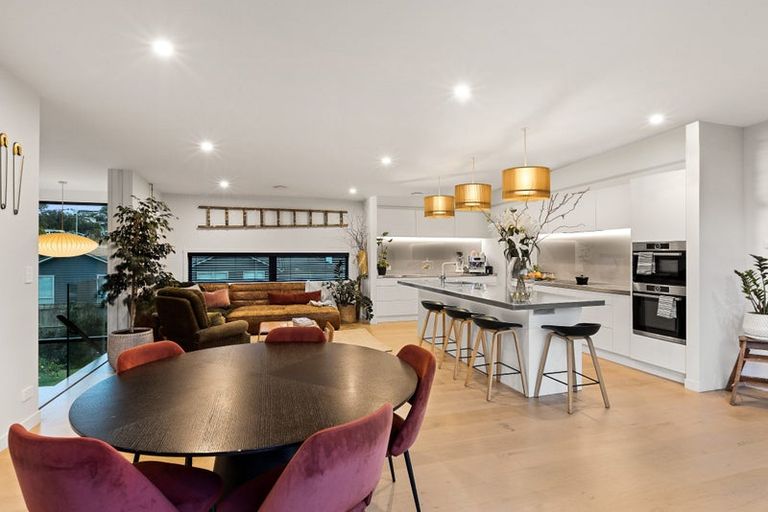 Photo of property in 3a William Bayes Place, Red Beach, 0932