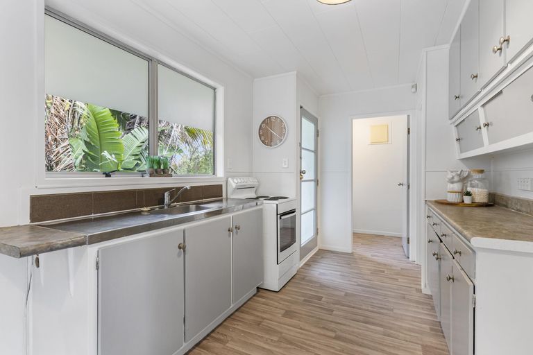 Photo of property in 32 Archmillen Avenue, Pakuranga Heights, Auckland, 2010