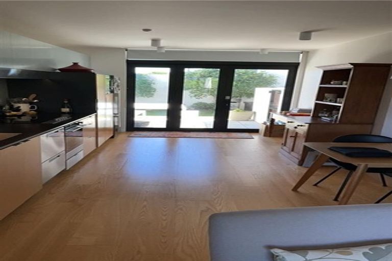 Photo of property in 76 Brougham Street, Mount Victoria, Wellington, 6011