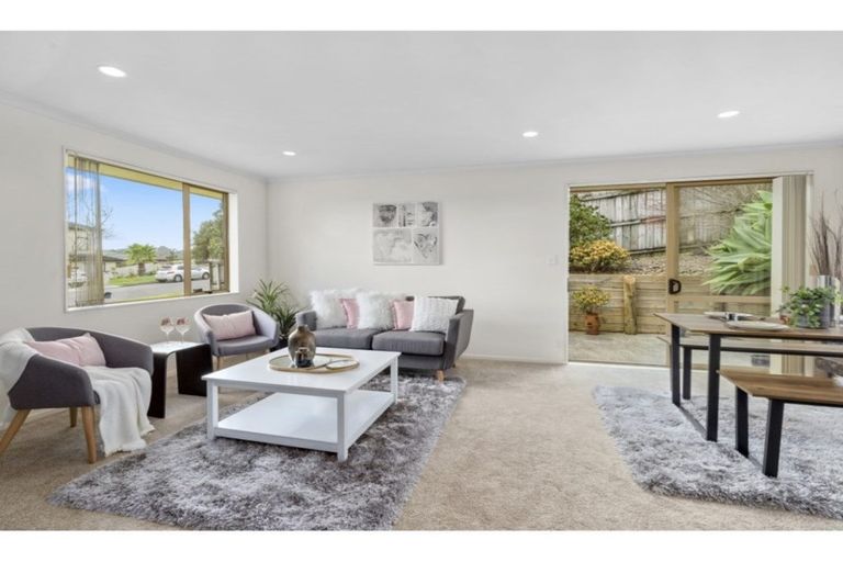 Photo of property in 37 Nimstedt Avenue, Oteha, Auckland, 0632