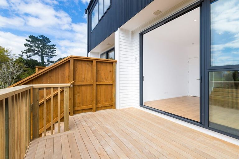 Photo of property in 9 Mokopiko Court, Beach Haven, Auckland, 0626