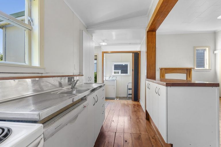 Photo of property in 58 Morley Street, New Plymouth, 4310