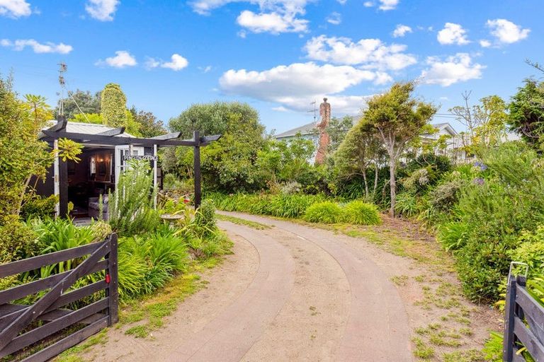 Photo of property in 11 Waimea Road, Waikanae Beach, Waikanae, 5036