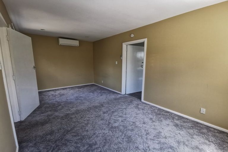 Photo of property in 17 Bateman Avenue, Bryndwr, Christchurch, 8053