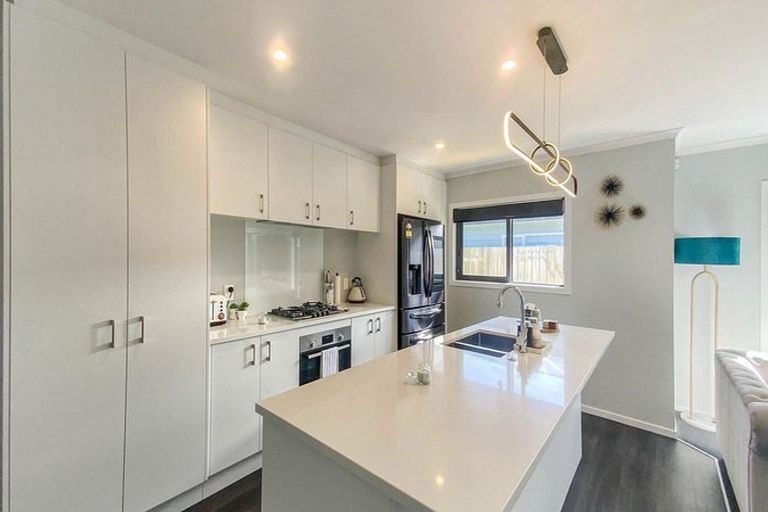 Photo of property in 5 Peter Tapp Way, Wainuiomata, Lower Hutt, 5014