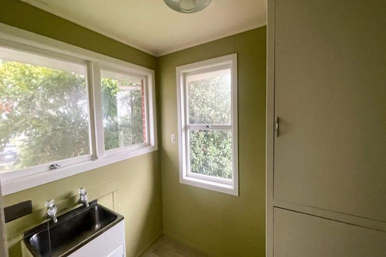 Photo of property in 10 Gilliam Street, New Lynn, Auckland, 0600