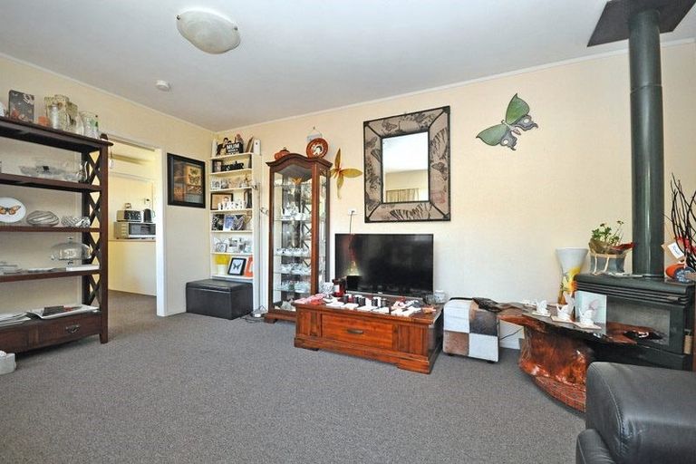 Photo of property in 2/13 Waitaki Street, Henderson, Auckland, 0612