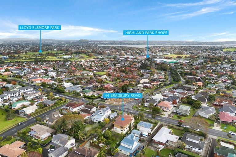 Photo of property in 44 Bradbury Road, Botany Downs, Auckland, 2010