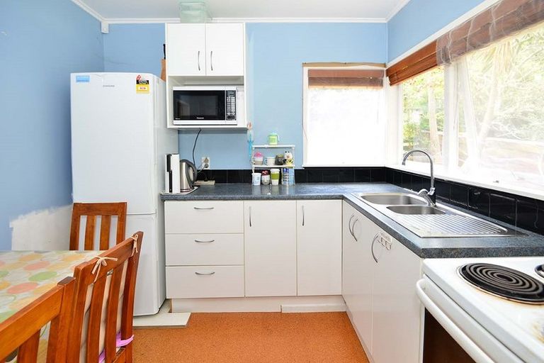 Photo of property in 2/97 Archers Road, Hillcrest, Auckland, 0629