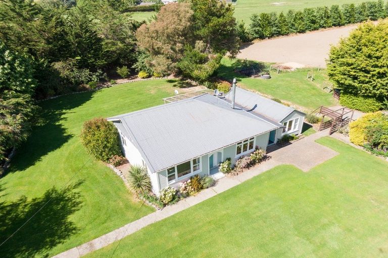 Photo of property in 17 Hekeao Road, Surrey Hills, Ashburton, 7778