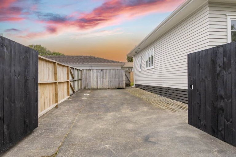 Photo of property in 2 Riverpark Crescent, Henderson, Auckland, 0610