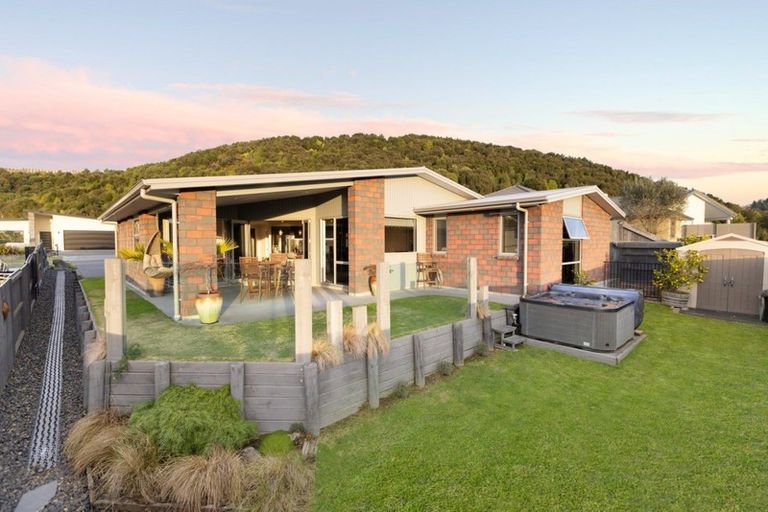 Photo of property in 20 Rochfort Crescent, Pyes Pa, Tauranga, 3112