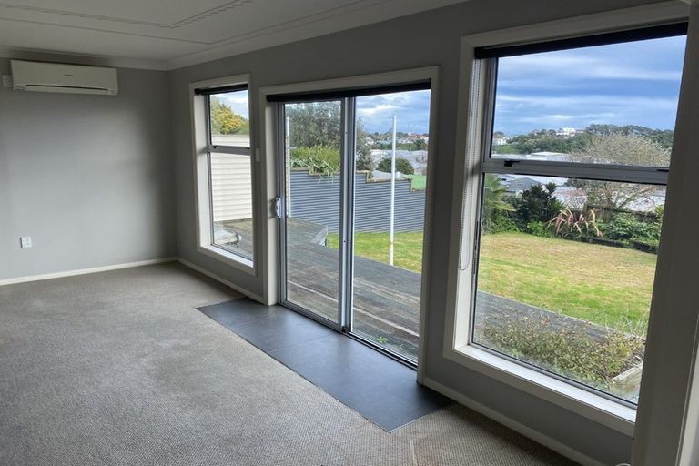 Photo of property in 31 Queens Road, Glen Avon, New Plymouth, 4312