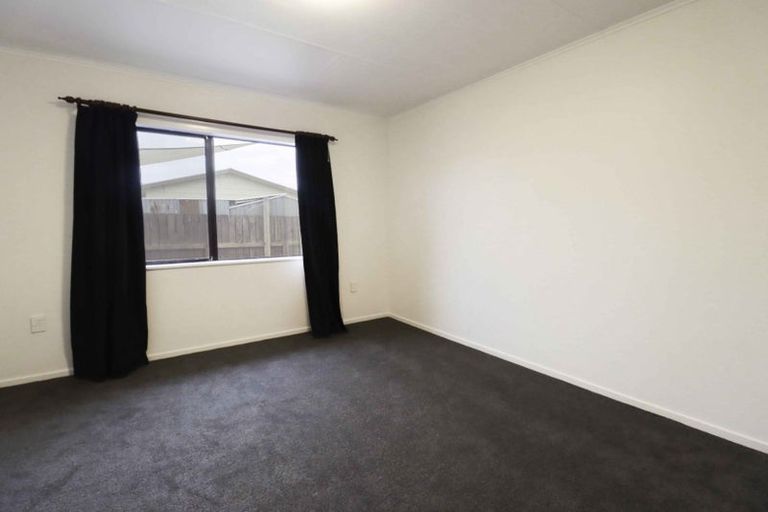 Photo of property in 16 Coromandel Court, Roslyn, Palmerston North, 4414