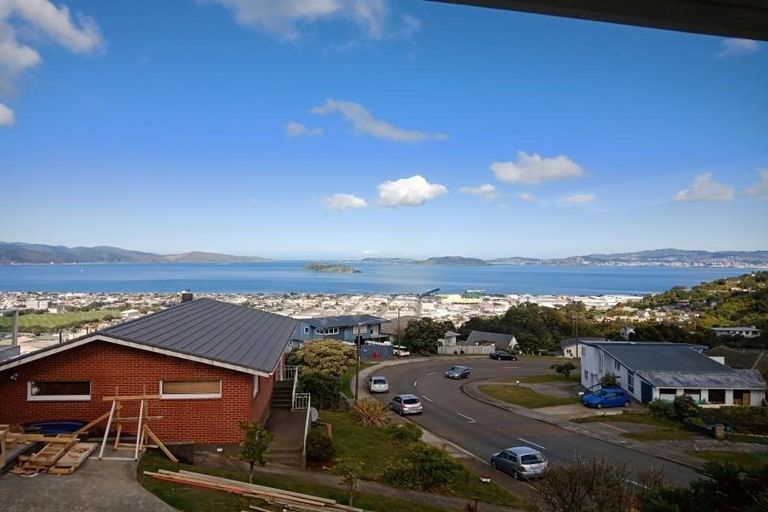 Photo of property in 102 Dowse Drive, Maungaraki, Lower Hutt, 5010