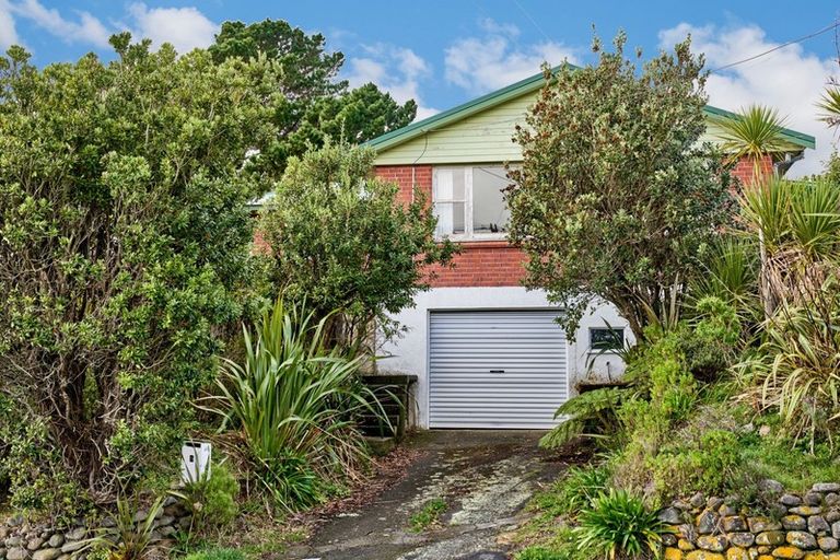 Photo of property in 5 Tirowhanga Road, Paremata, Porirua, 5024