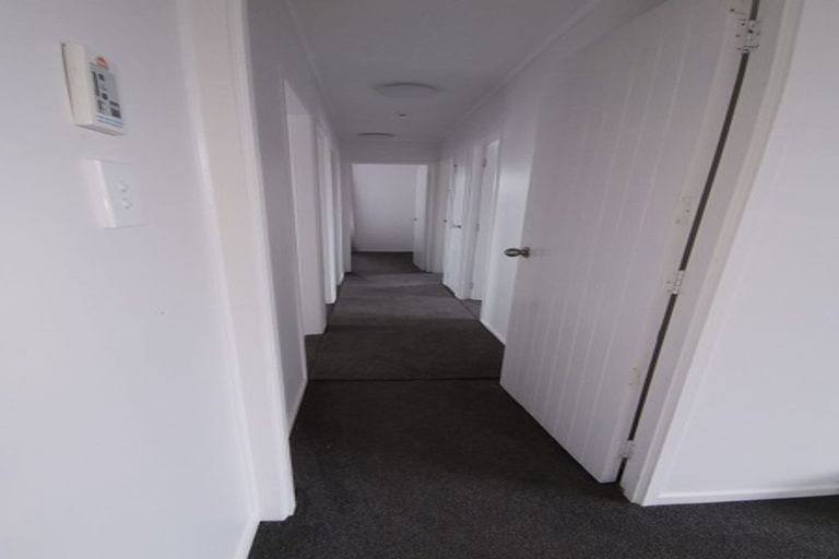 Photo of property in 2/43 Taitimu Drive, Weymouth, Auckland, 2103