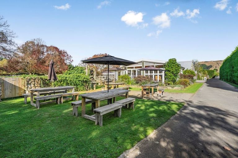 Photo of property in 43 School Road, Te Horo, Otaki, 5582