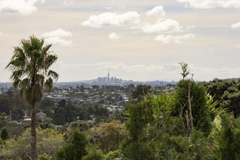 Photo of property in 10 Stallard Place, Glen Eden, Auckland, 0602
