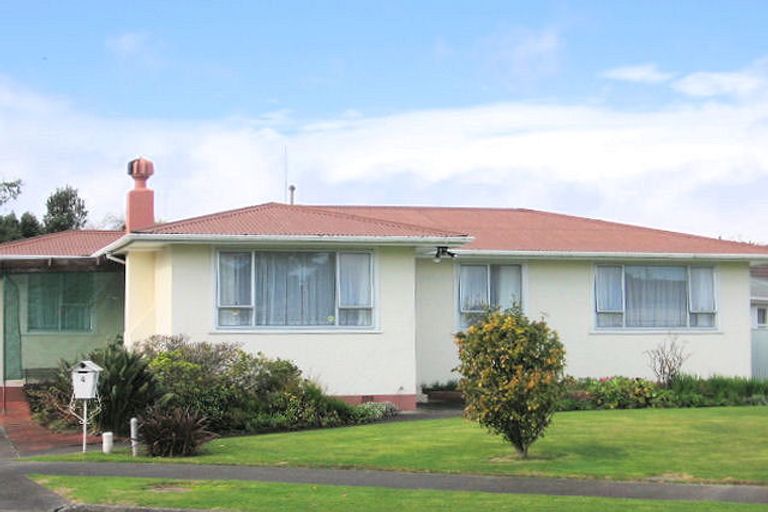 Photo of property in 4 Croxley Place, Terrace End, Palmerston North, 4410