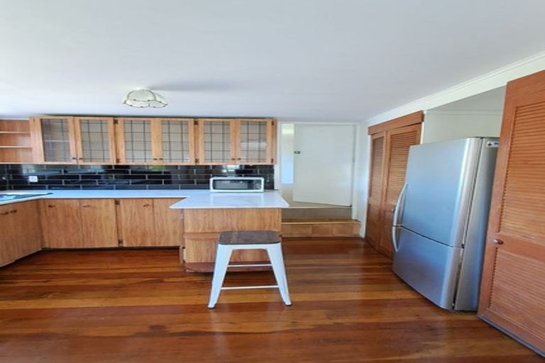 Photo of property in 107 Parkvale Road, Karori, Wellington, 6012