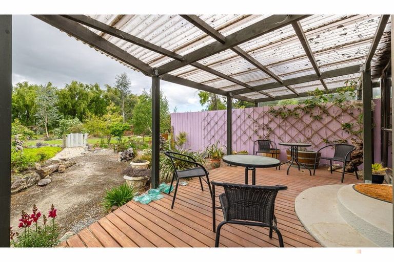 Photo of property in 92 Timaru Road, Waimate, 7924