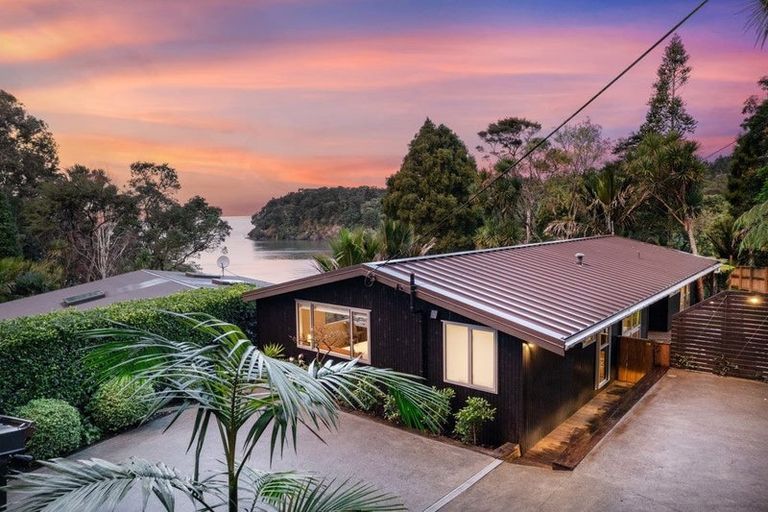 Photo of property in 93 Wood Bay Road, Titirangi, Auckland, 0604