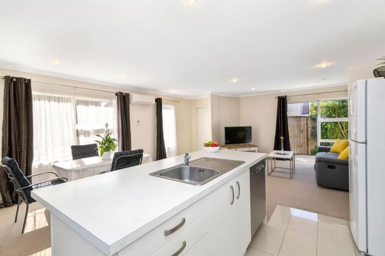 Photo of property in 29a Turville Crescent, Newlands, Wellington, 6037