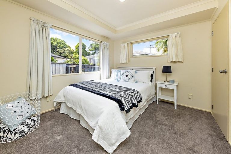 Photo of property in 2/17 Bain Place, Bucklands Beach, Auckland, 2014