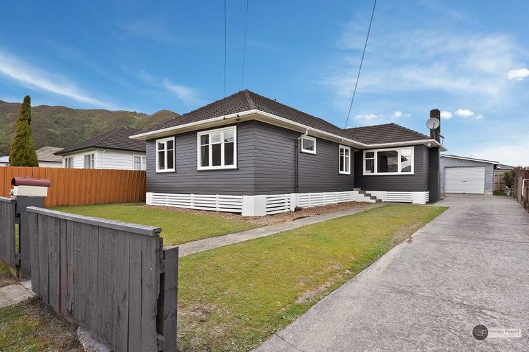 Photo of property in 43 Russell Road, Wainuiomata, Lower Hutt, 5014