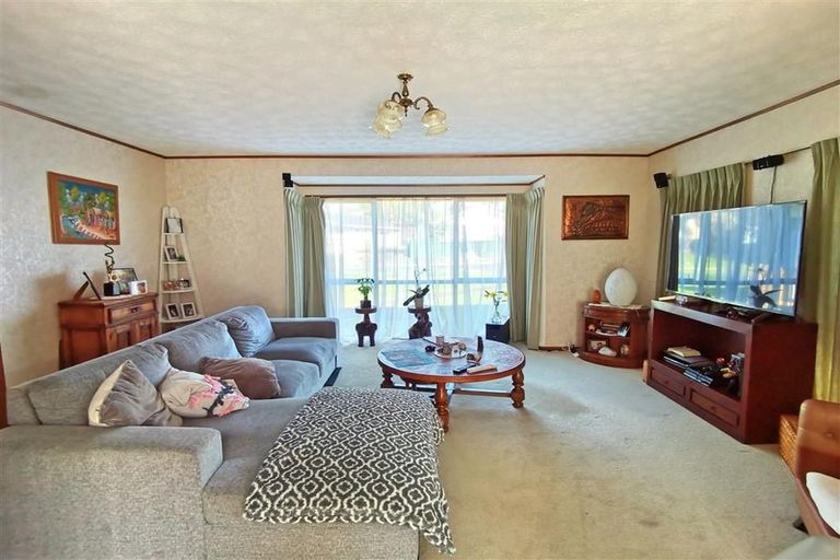 Photo of property in 25 Beechdale Crescent, Pakuranga Heights, Auckland, 2010