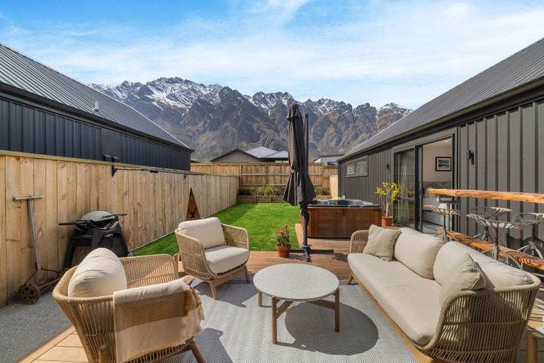 Photo of property in 35 Cheviot Street, Jacks Point, 9371