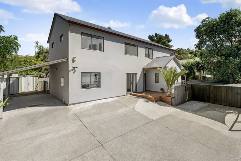 Photo of property in 6a Tallington Crescent, Torbay, Auckland, 0630