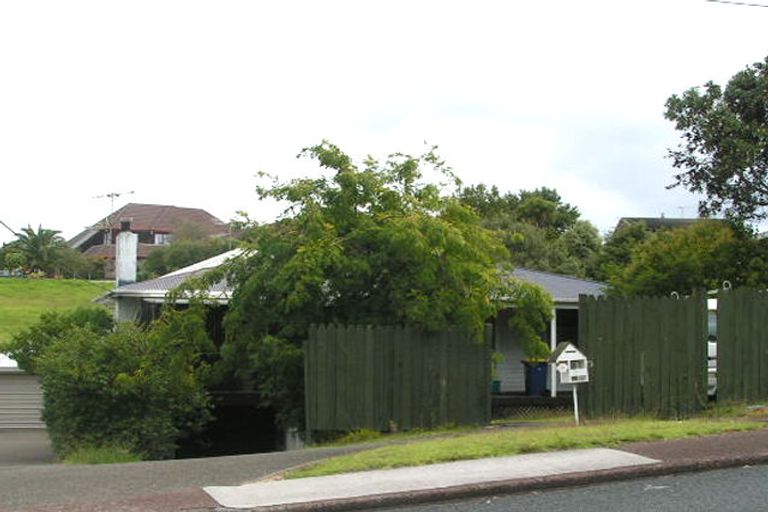 Photo of property in 2/60 Becroft Drive, Forrest Hill, Auckland, 0620