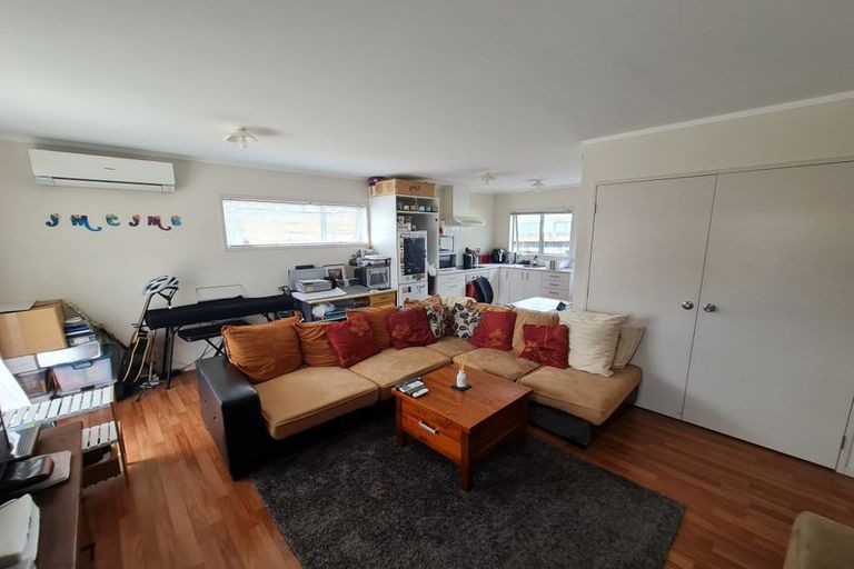 Photo of property in 18 Lisa Rise, Half Moon Bay, Auckland, 2012