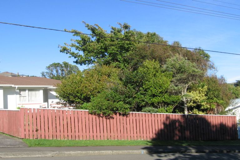 Photo of property in 40 Catherine Crescent, Paparangi, Wellington, 6037